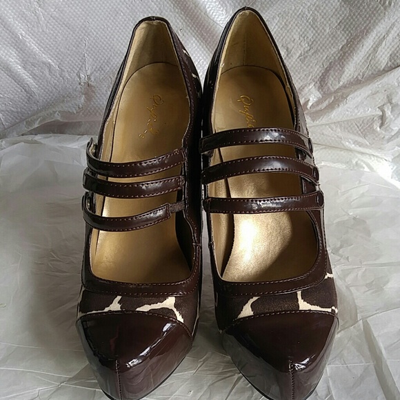 Shoes - Picture 2 of 8